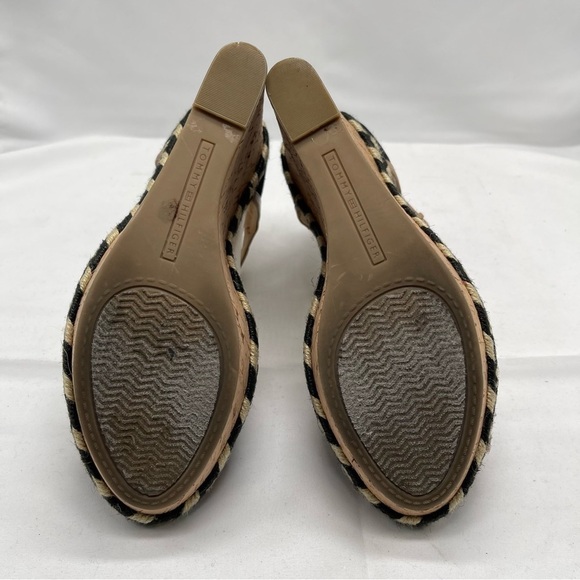 ⭐️hp⭐️ Tommy Hilfiger Black Veanna Wedge Sandal size 9M - Picture 7 of 7
